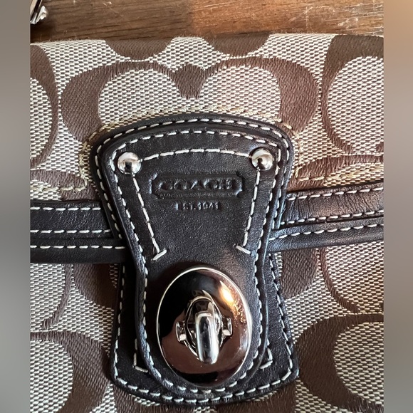 Pre-Owned Coach Legacy Brown Signature Wristlet - Picture 4 of 8